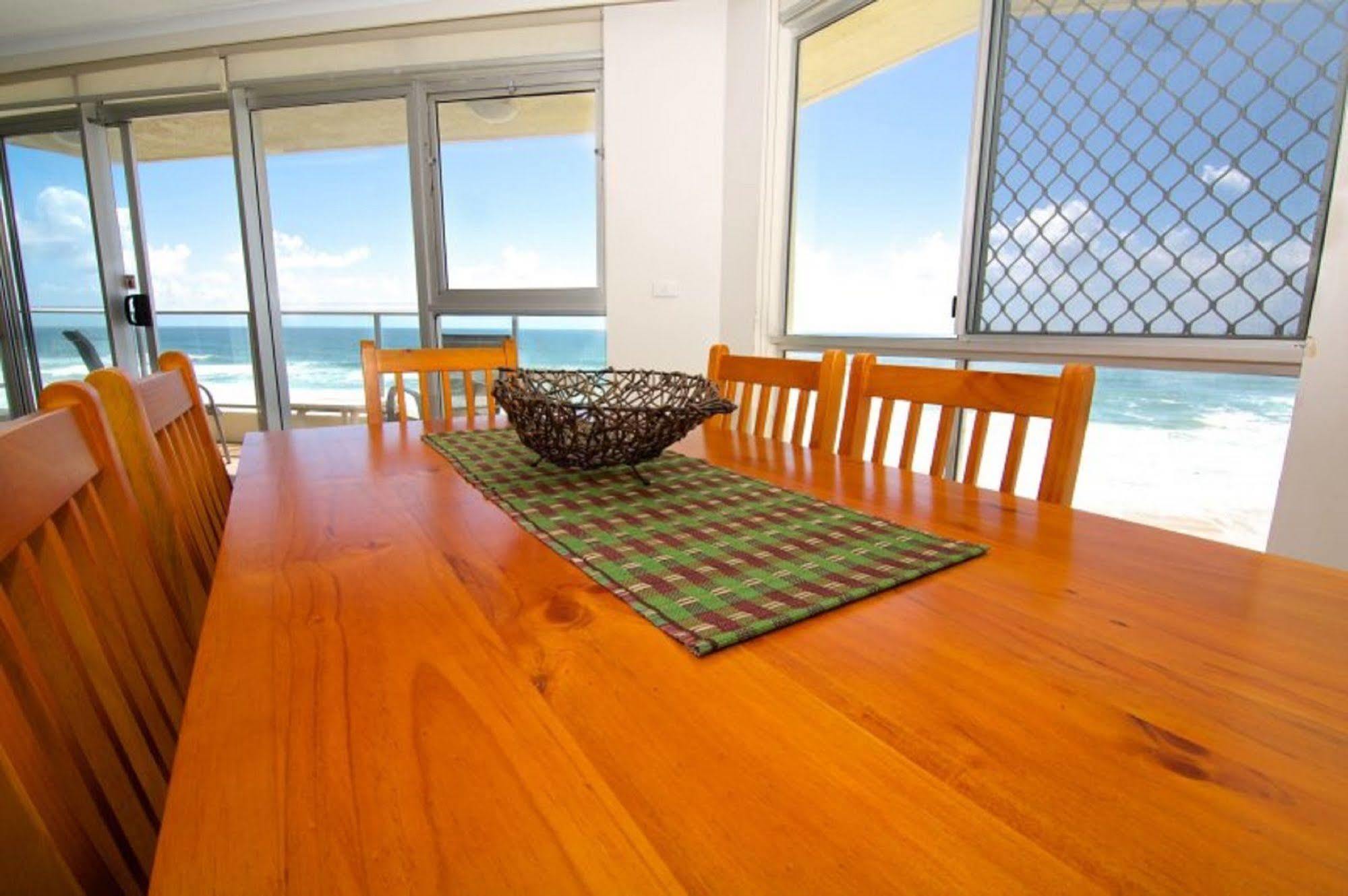 Foreshore Beachfront Apartments Gold Coast Extérieur photo